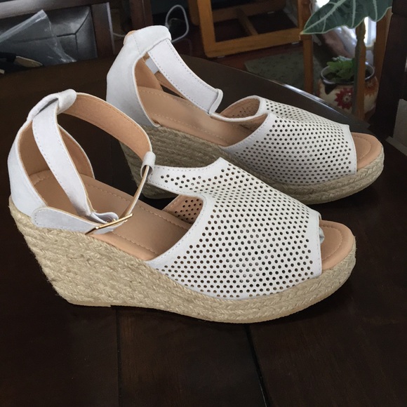 Shoes - Picture 2 of 6